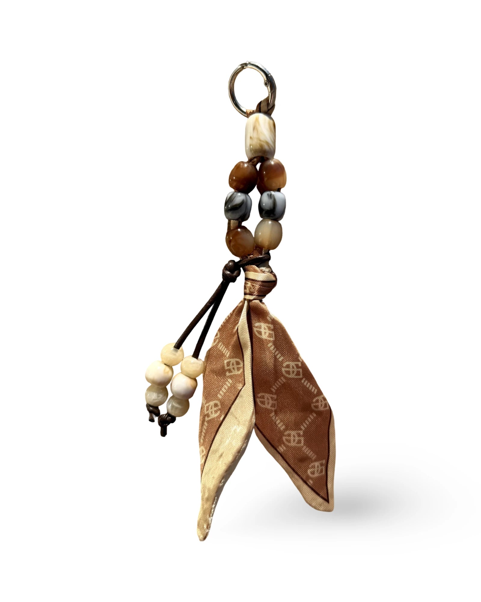 Kiss'Olâ Boho Chic Charm — gümüş metal kancalı,fularlı, taş efektli boncuklu çanta aksesuarı çanta süsü çantanı kişiselleştir