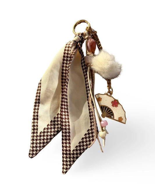 Kiss'Olâ Fan Charm — gold metal kancalı, fularlı, japon yelpazesi, çanta aksesuarı çanta süsü çantanı kişiselleştir